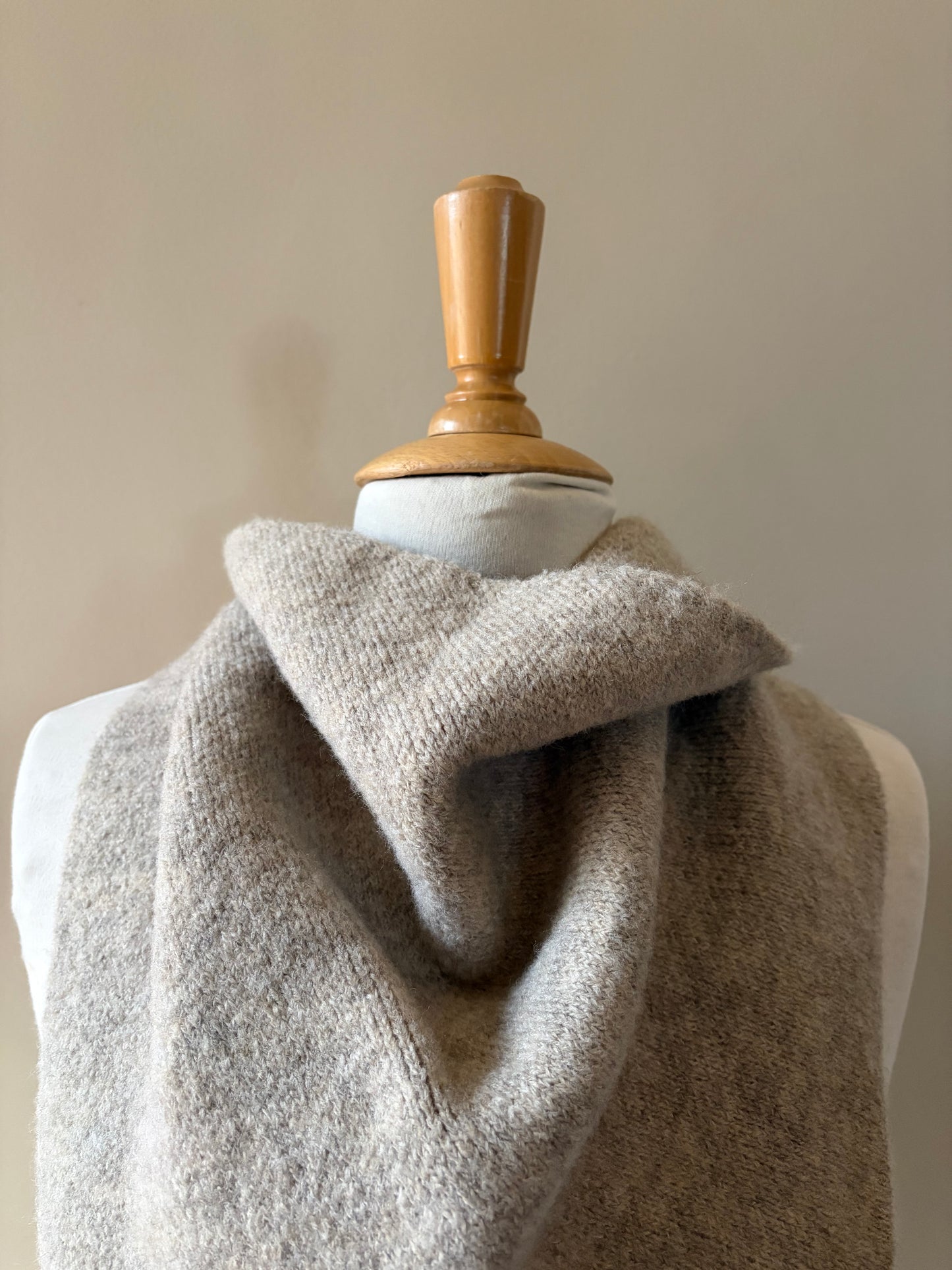 Écharpe triangle taupe