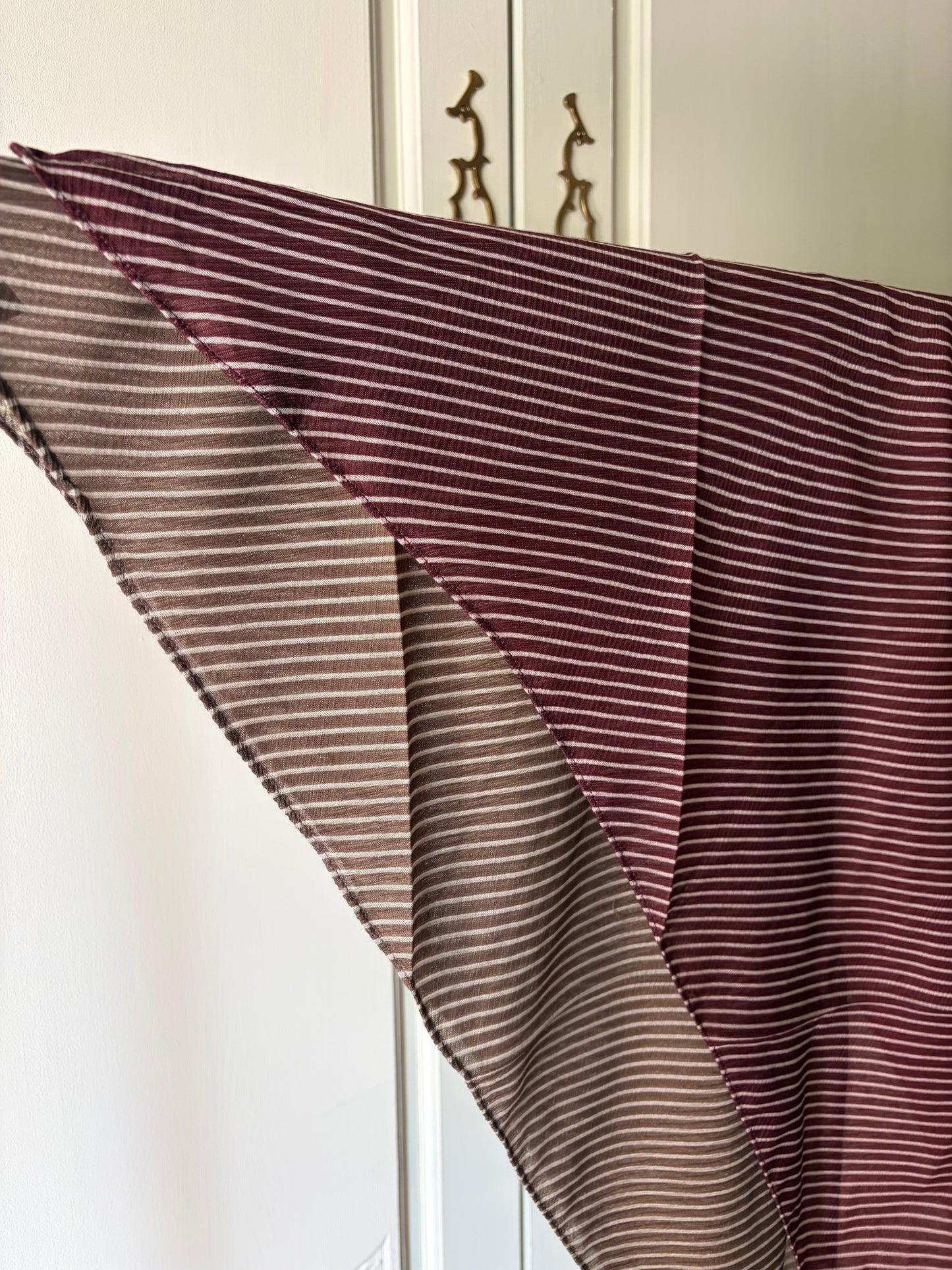 Foulard triangle bordeaux