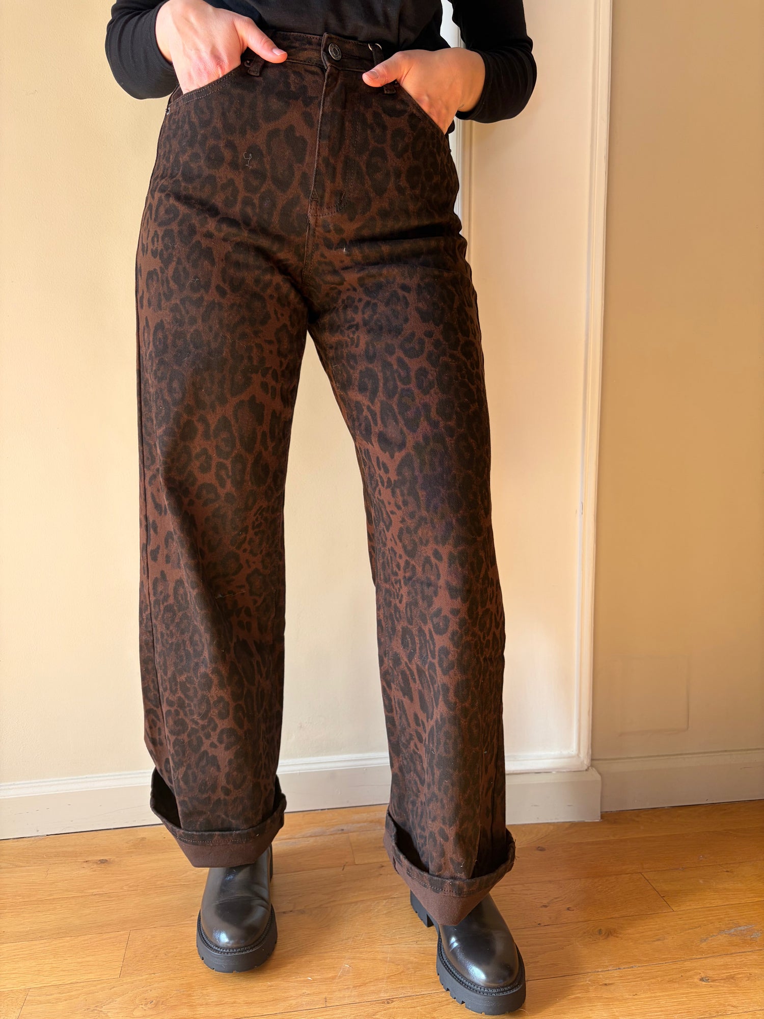 PANTALONS, SHORTS & JUPES