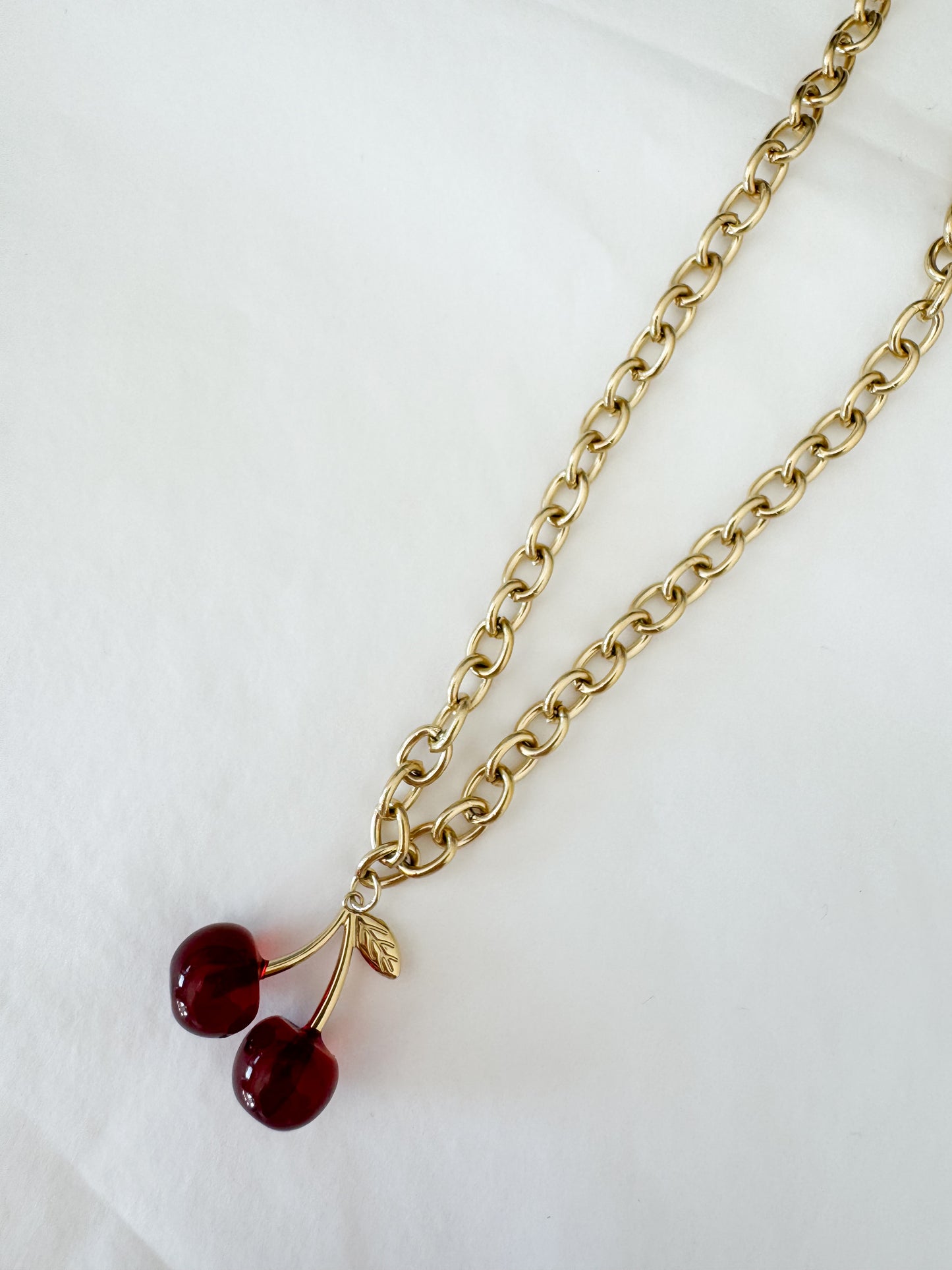 Collier Cherry