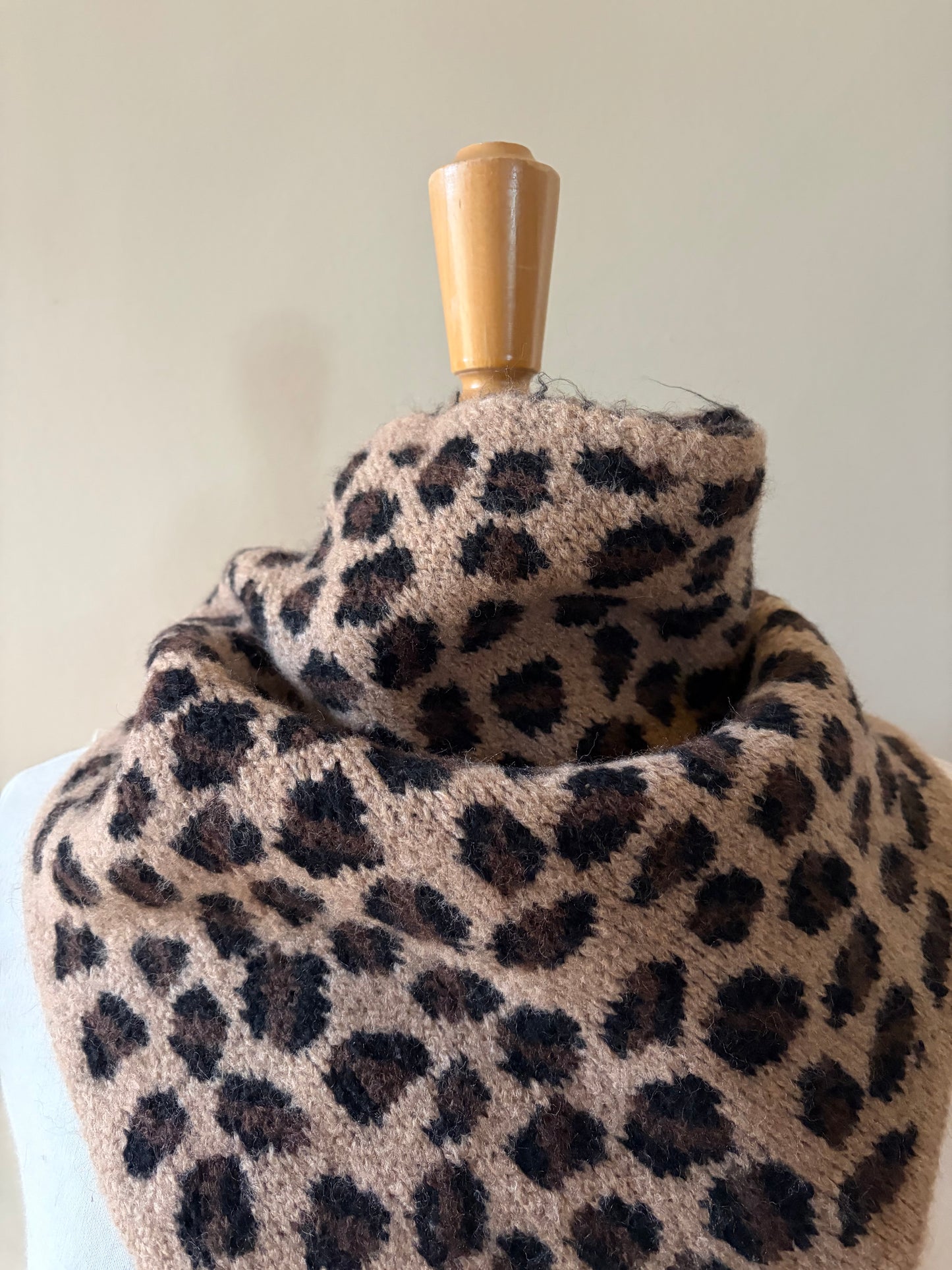 Écharpe triangle léopard