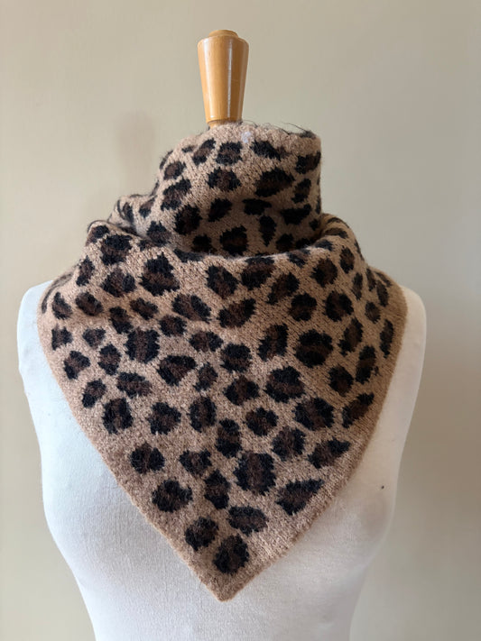 Écharpe triangle léopard