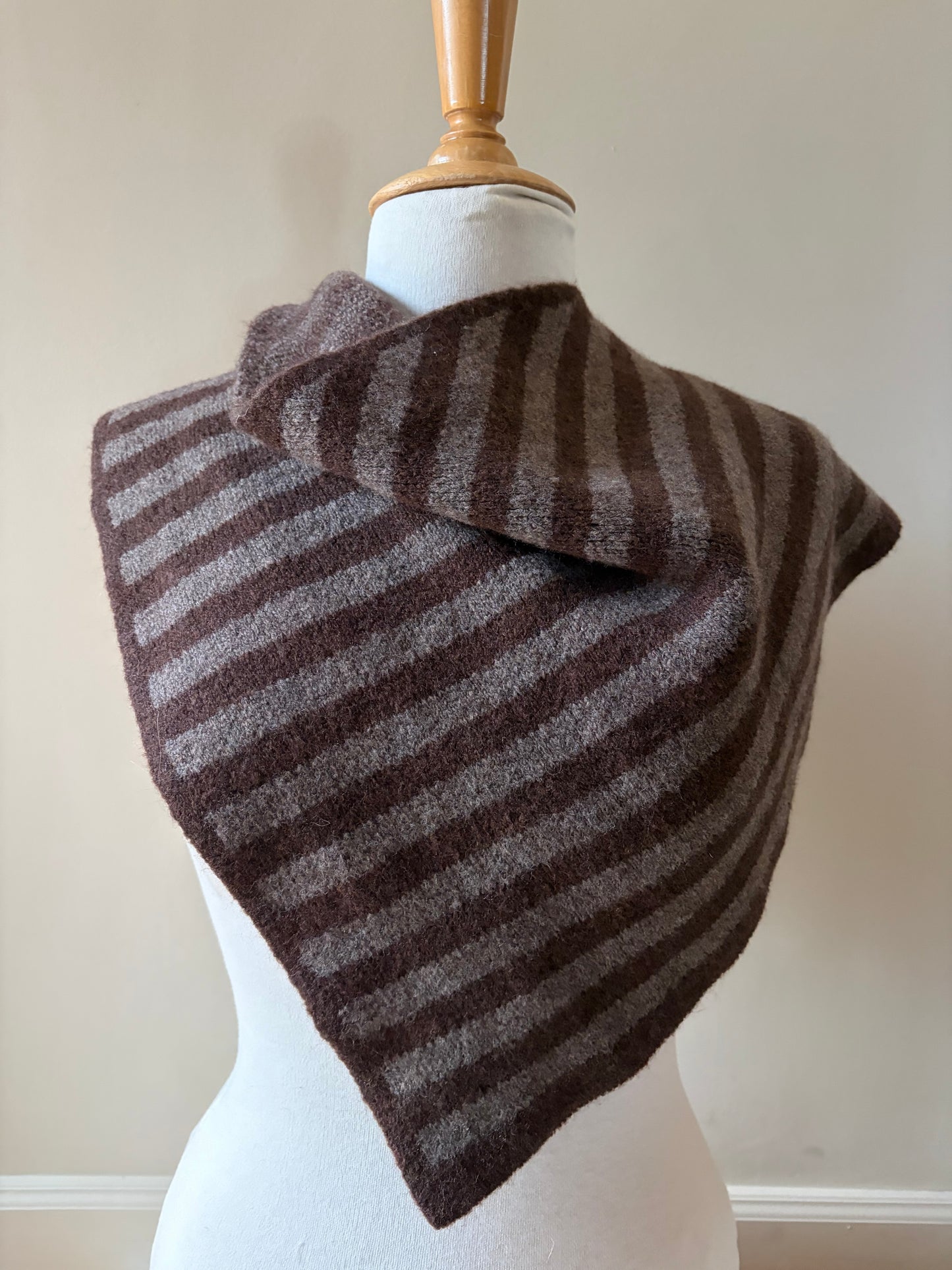 Écharpe triangle rayée