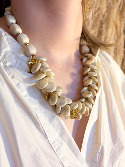 Collier beige